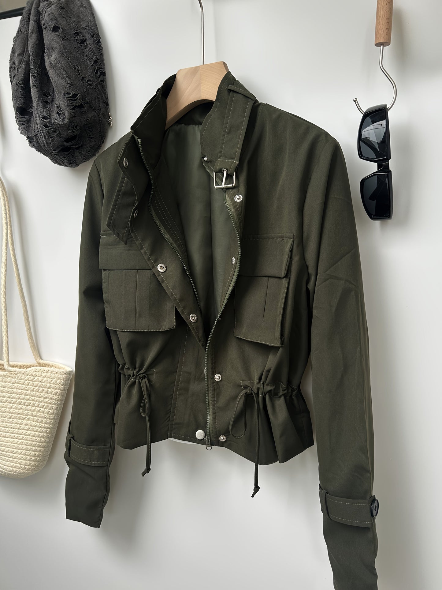 Short women's transitional jacket with zip, buttons & flap pockets