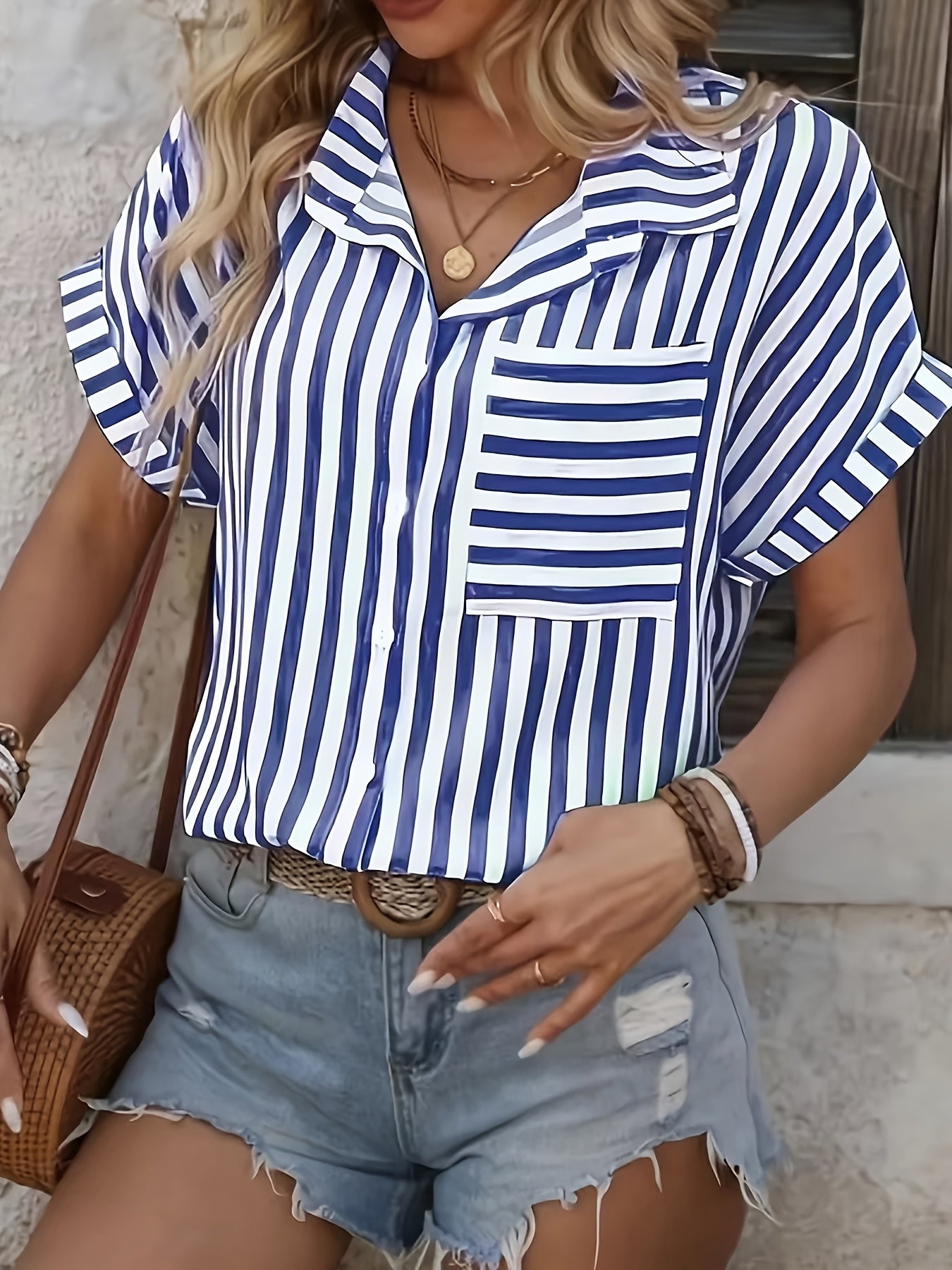 Women's blouse shirt with stripe pattern and short sleeves – Elegant casual look for spring and summer