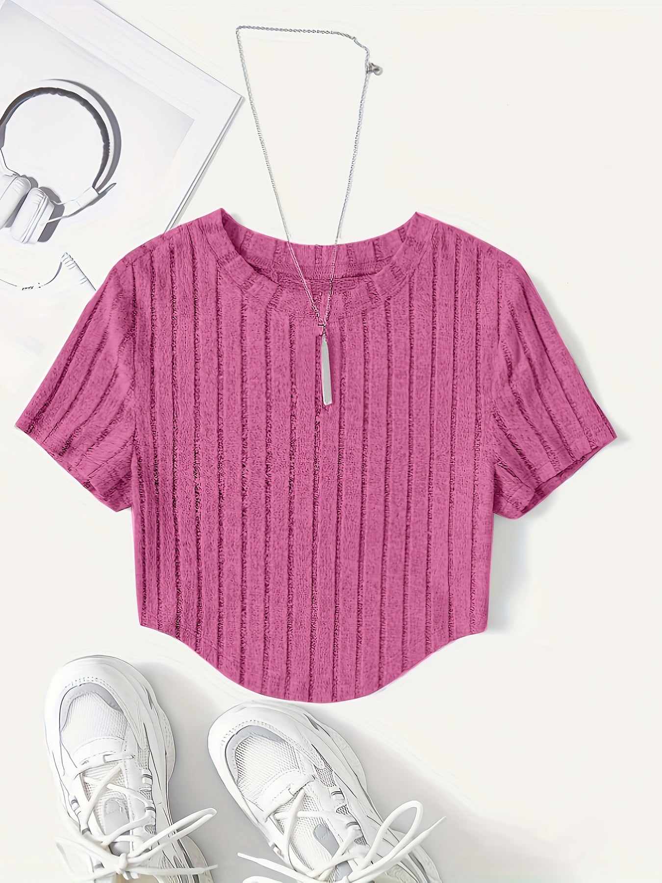 Women's Short-Sleeve Crop Top in Casual Style with Crew Neck – Perfect for Everyday and Leisure