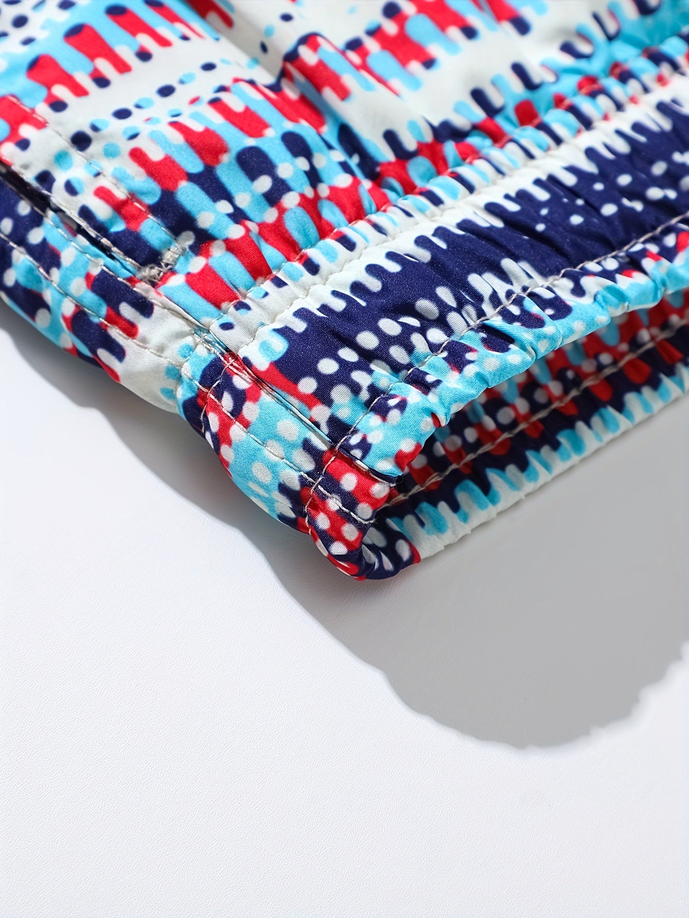Men's Swim Trunks with Modern Pattern – Sporty Swim Shorts for Leisure & Beach
