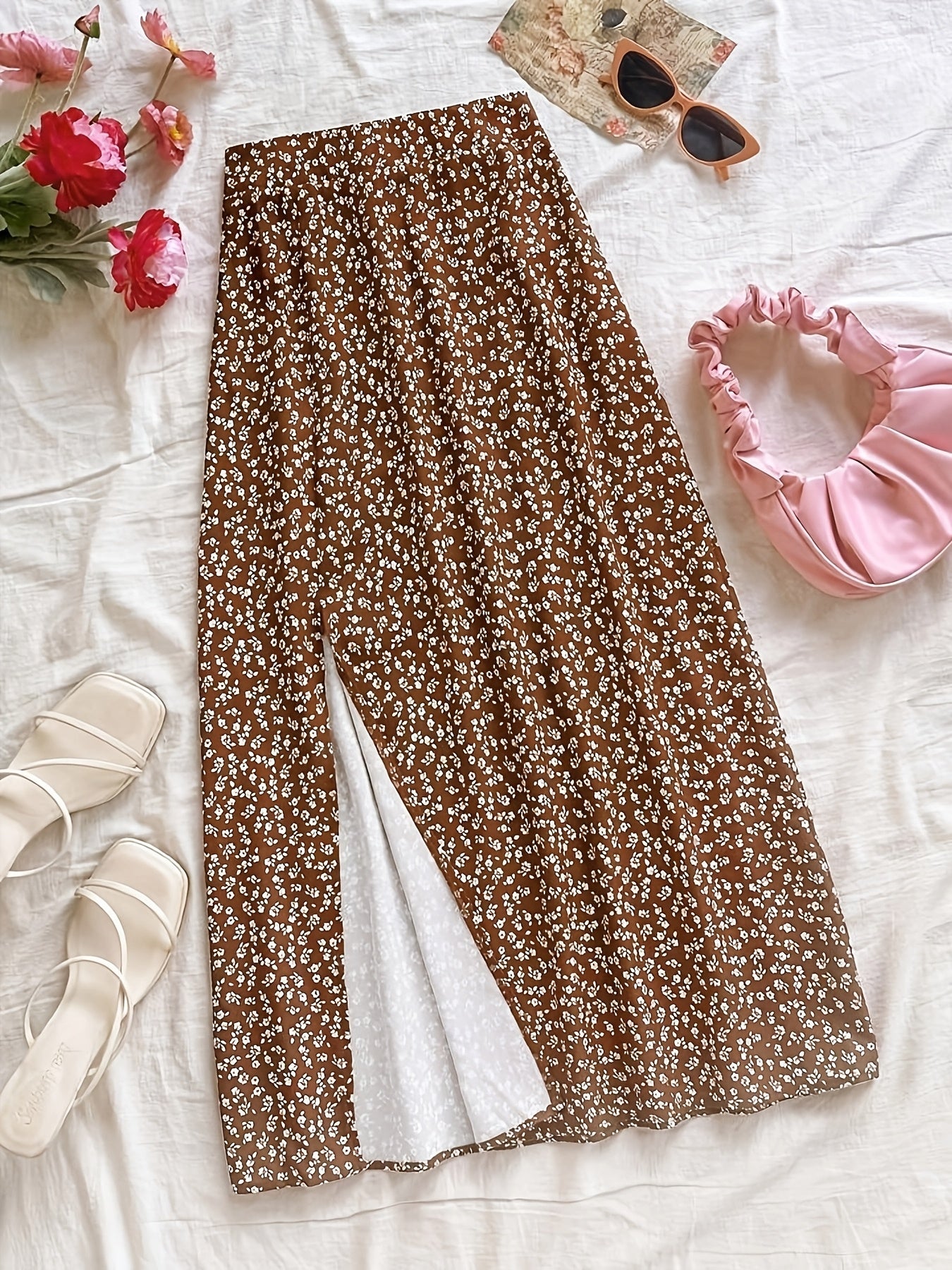 Women's midi skirt with floral pattern and slit – feminine A-line summer skirt for leisure & vacation