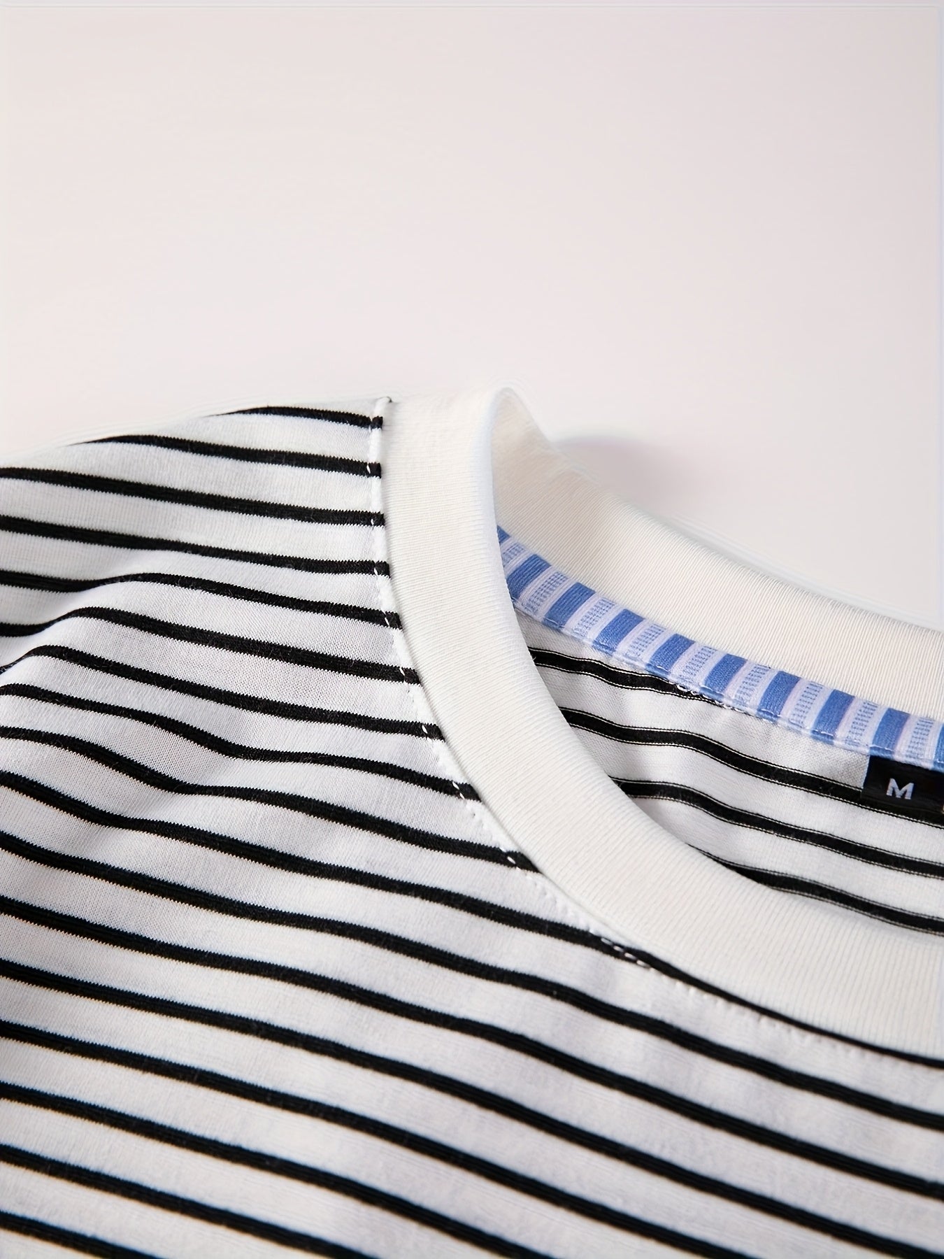 Men's T-Shirt with Classic Stripes – Timeless Design for Everyday and Leisure