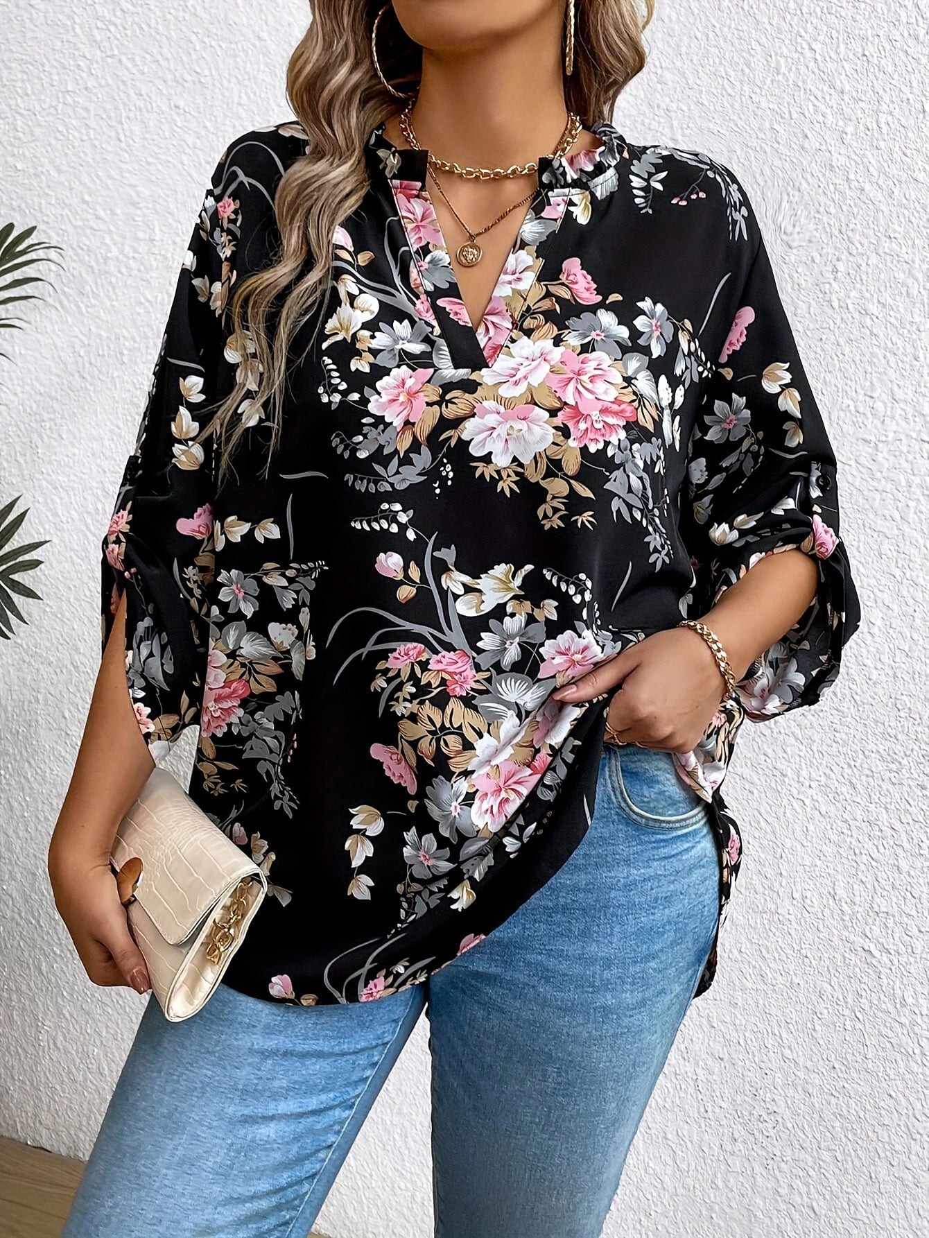 Women's Elegant Blouse with Floral Pattern and V-Neck – Perfect for Everyday & Office