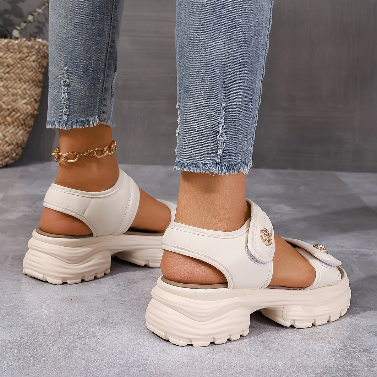 Women's Platform Sandals with Velcro Closure – Fashionable Outdoor Summer Shoes with an Elegant Look