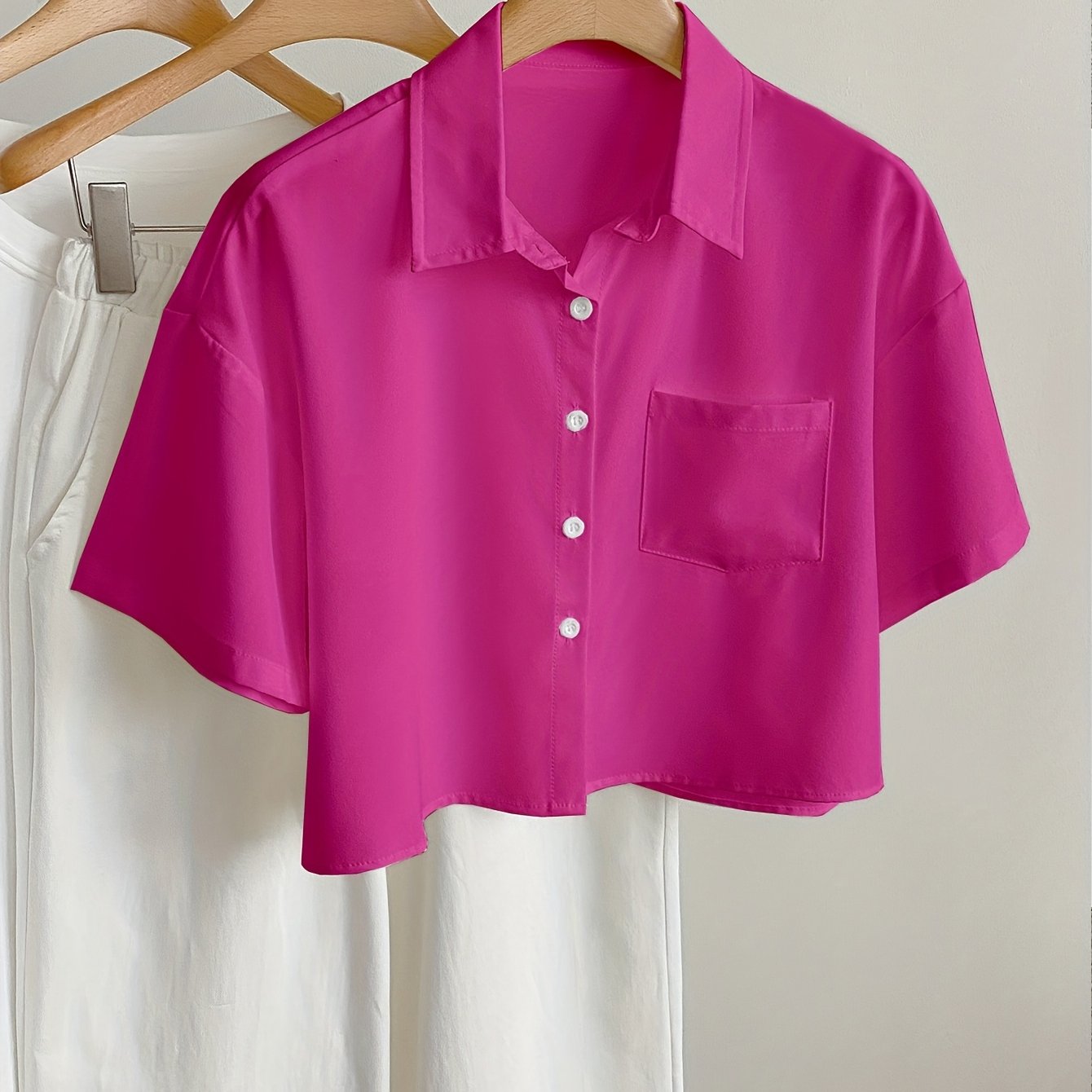 Women's short-sleeve blouse with crop cut and chest pocket – modern casual shirt