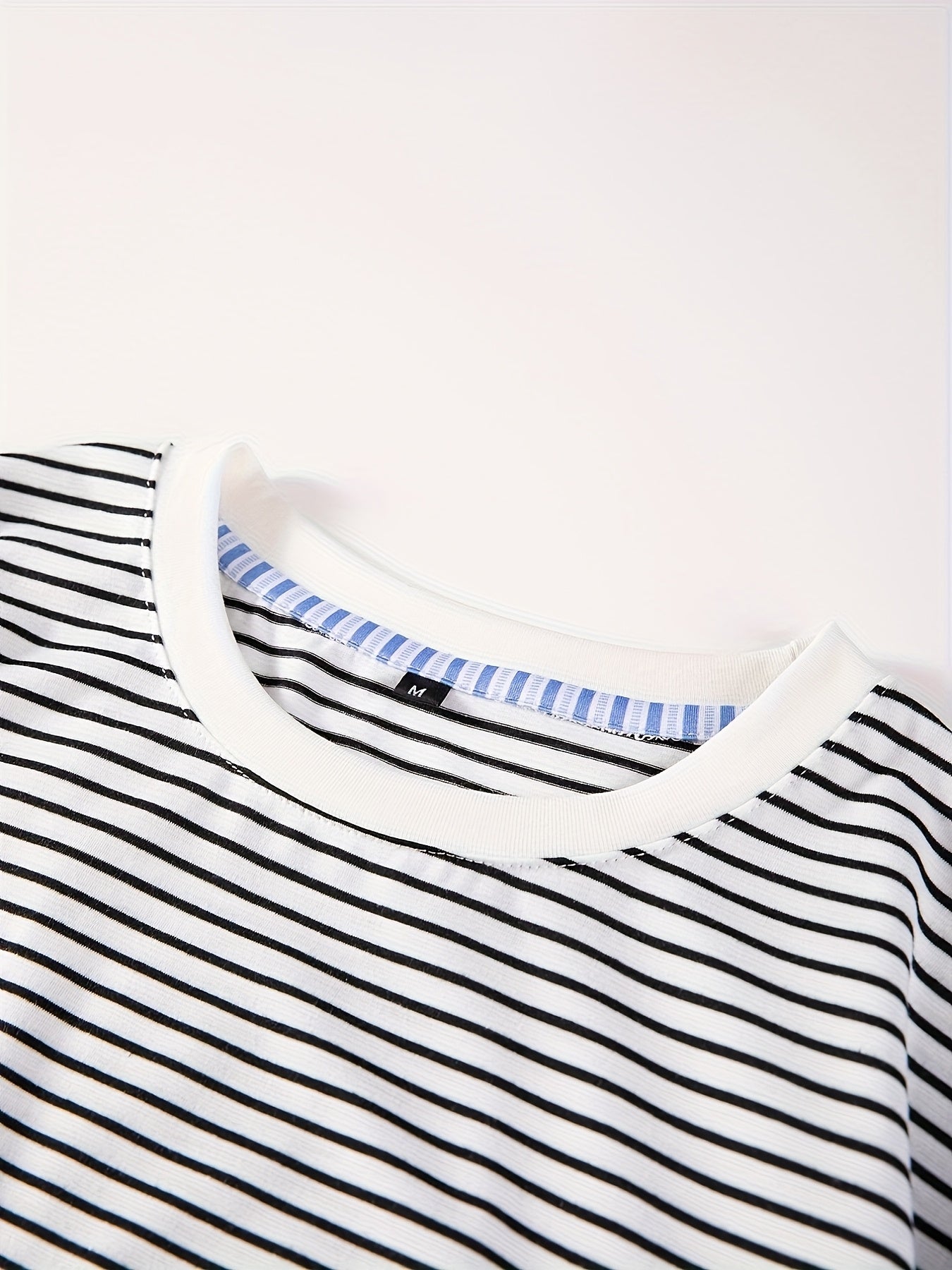 Men's T-Shirt with Classic Stripes – Timeless Design for Everyday and Leisure