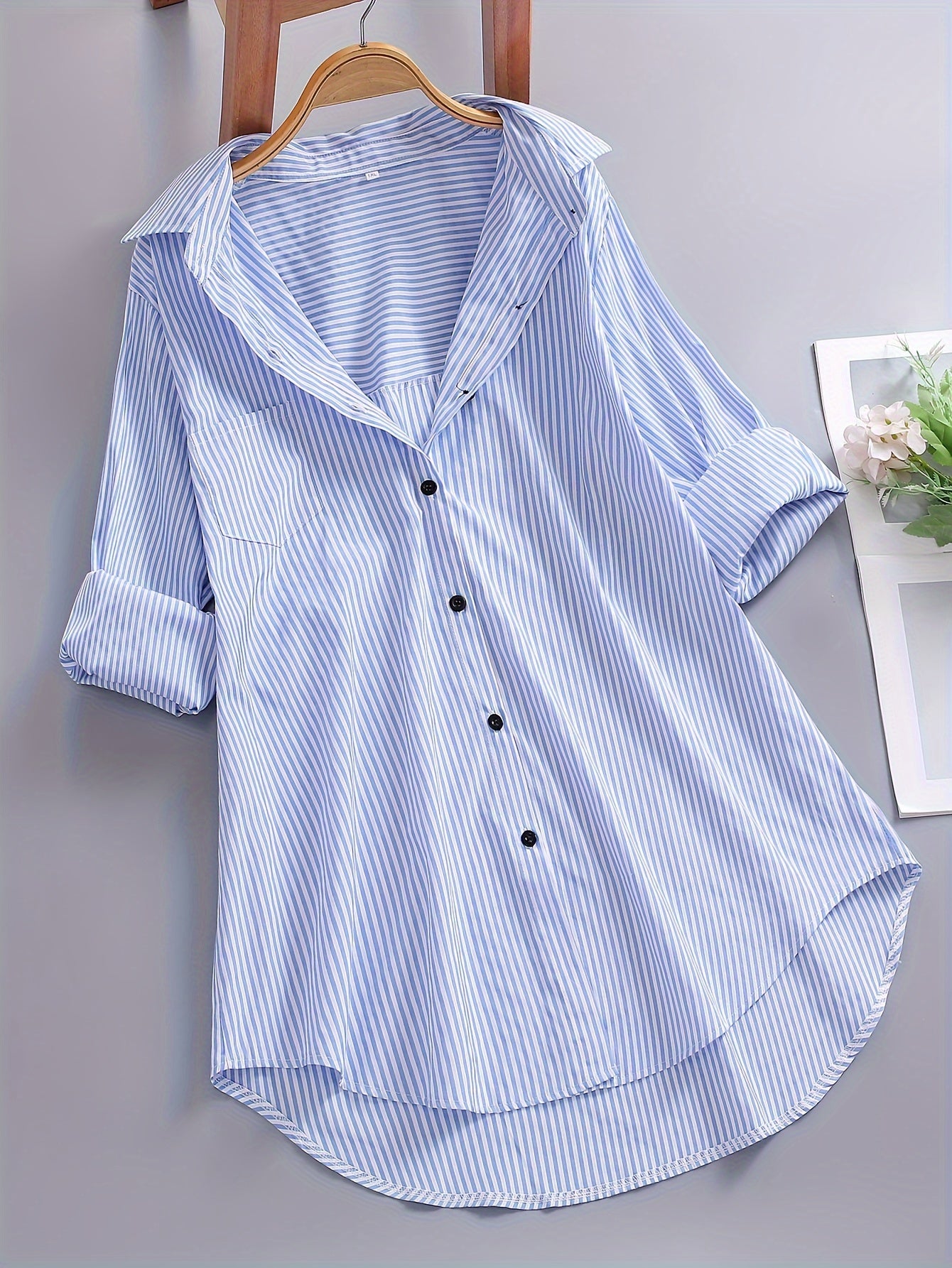 Women's striped blouse shirt with loose fit – Stylish long blouse for everyday and office wear