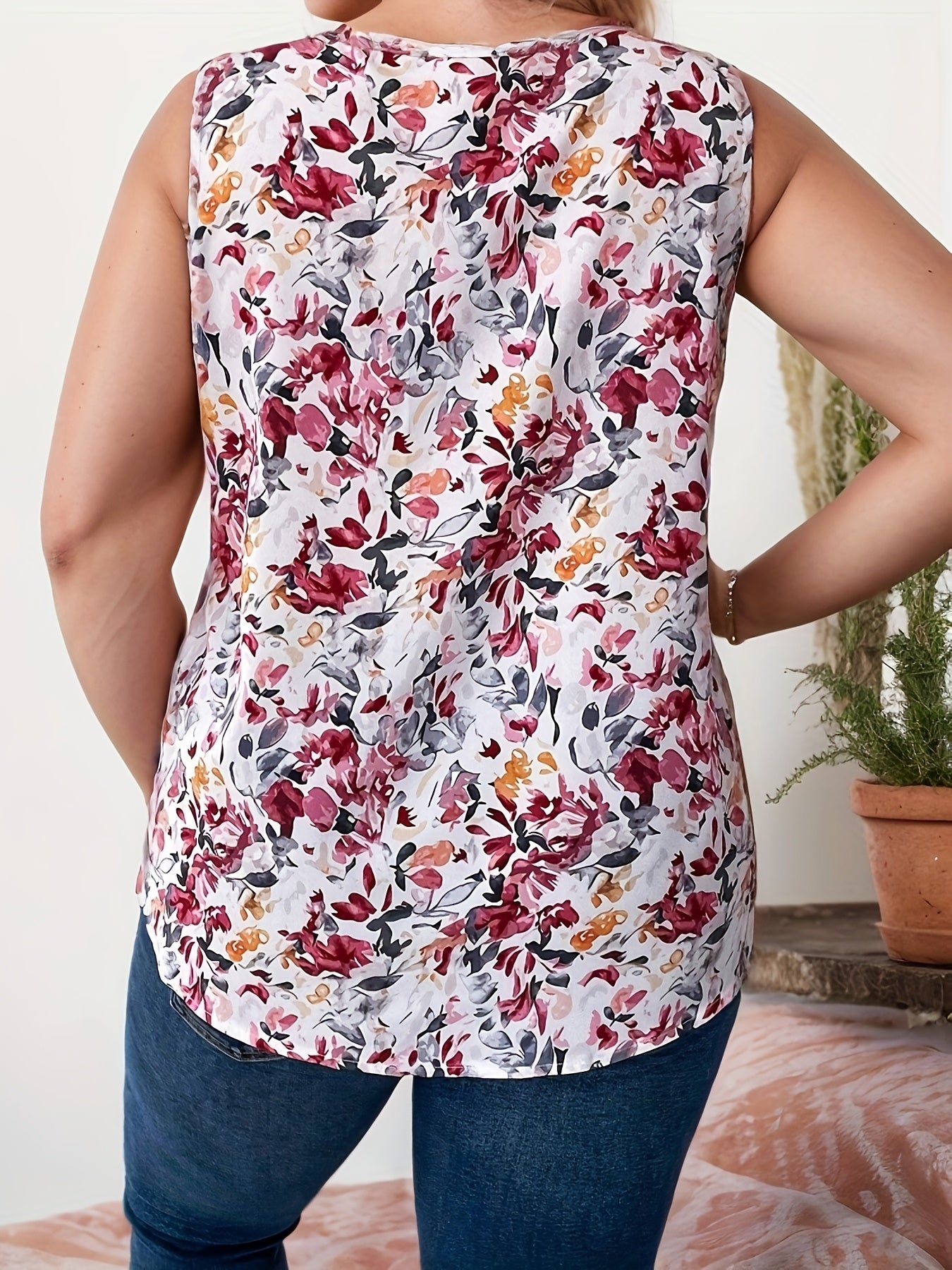 Women's Summer Top Elegant with Floral Pattern and V-Neck – Casual & Everyday