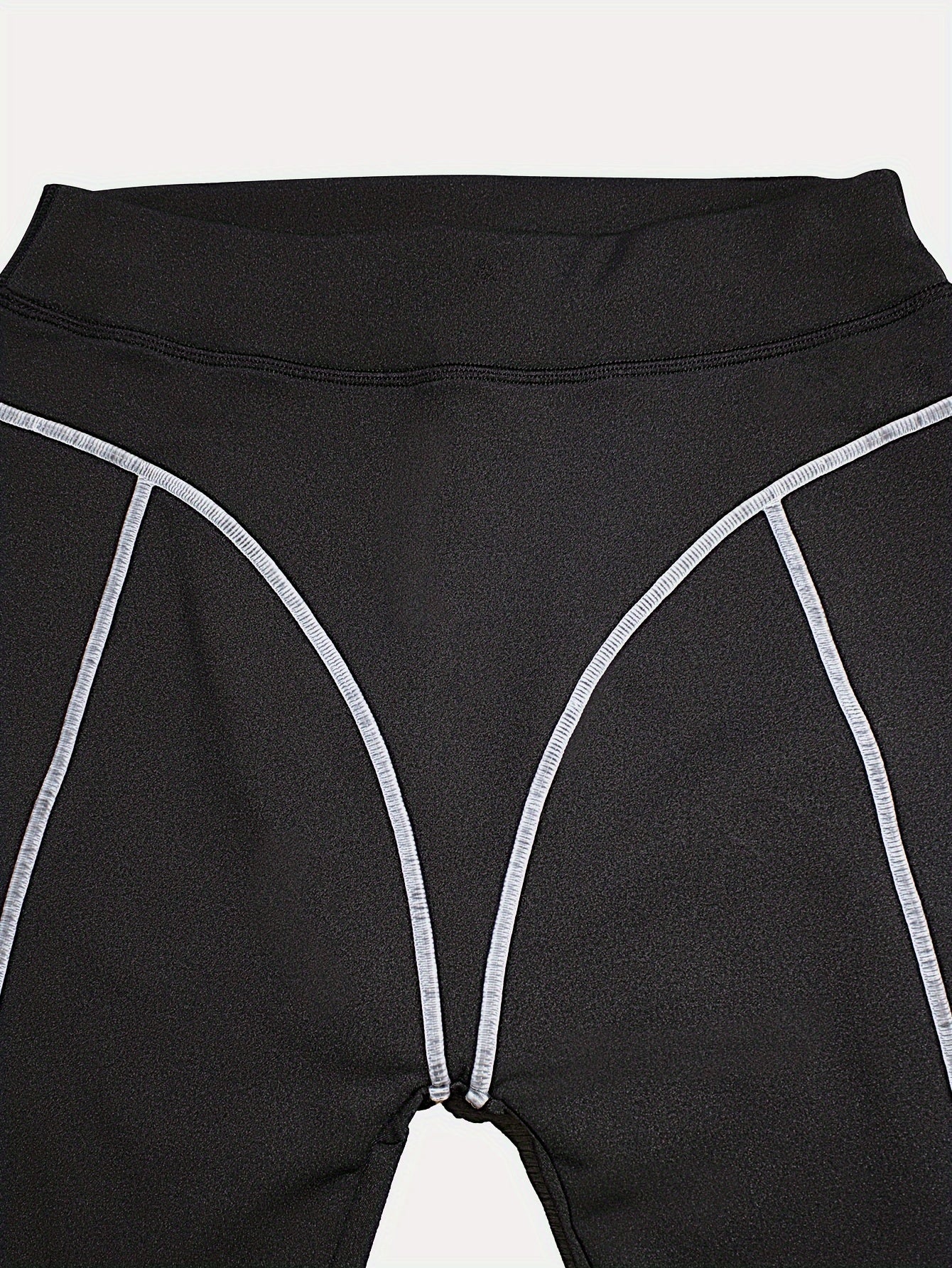 Black leggings with contrasting stitching, high waist