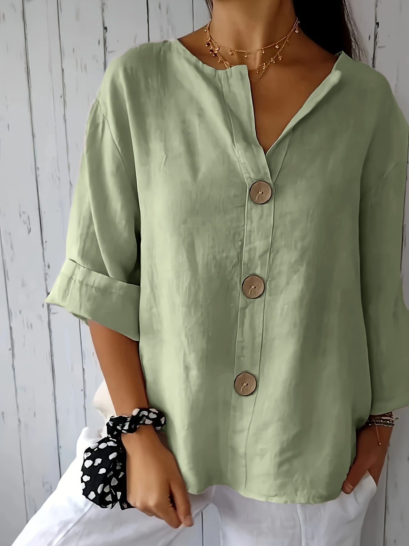 Women's blouse with large buttons and loose fit – everyday & office, casual style