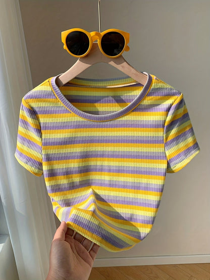 Women's Short-Sleeve T-Shirt with Stripe Pattern – Modern Casual Shirt in Retro Style