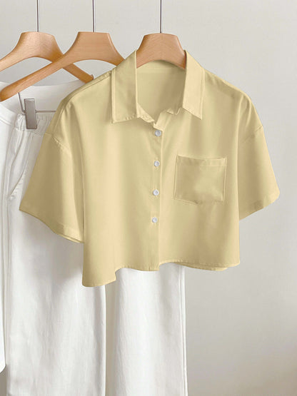 Women's short-sleeve blouse with crop cut and chest pocket – modern casual shirt