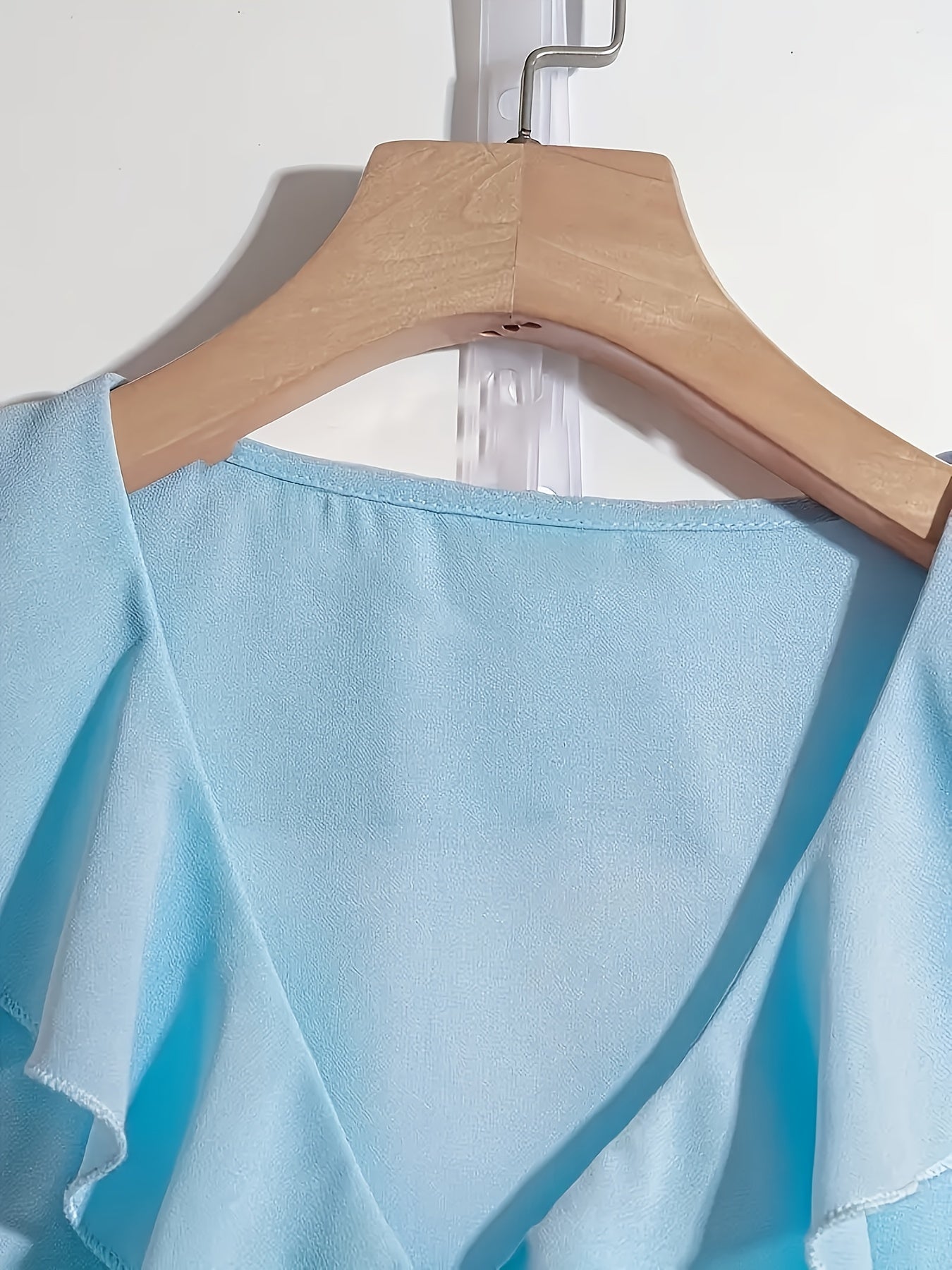 Women's ruffled blouse with frills and puff sleeves – Elegant vintage style for office and leisure