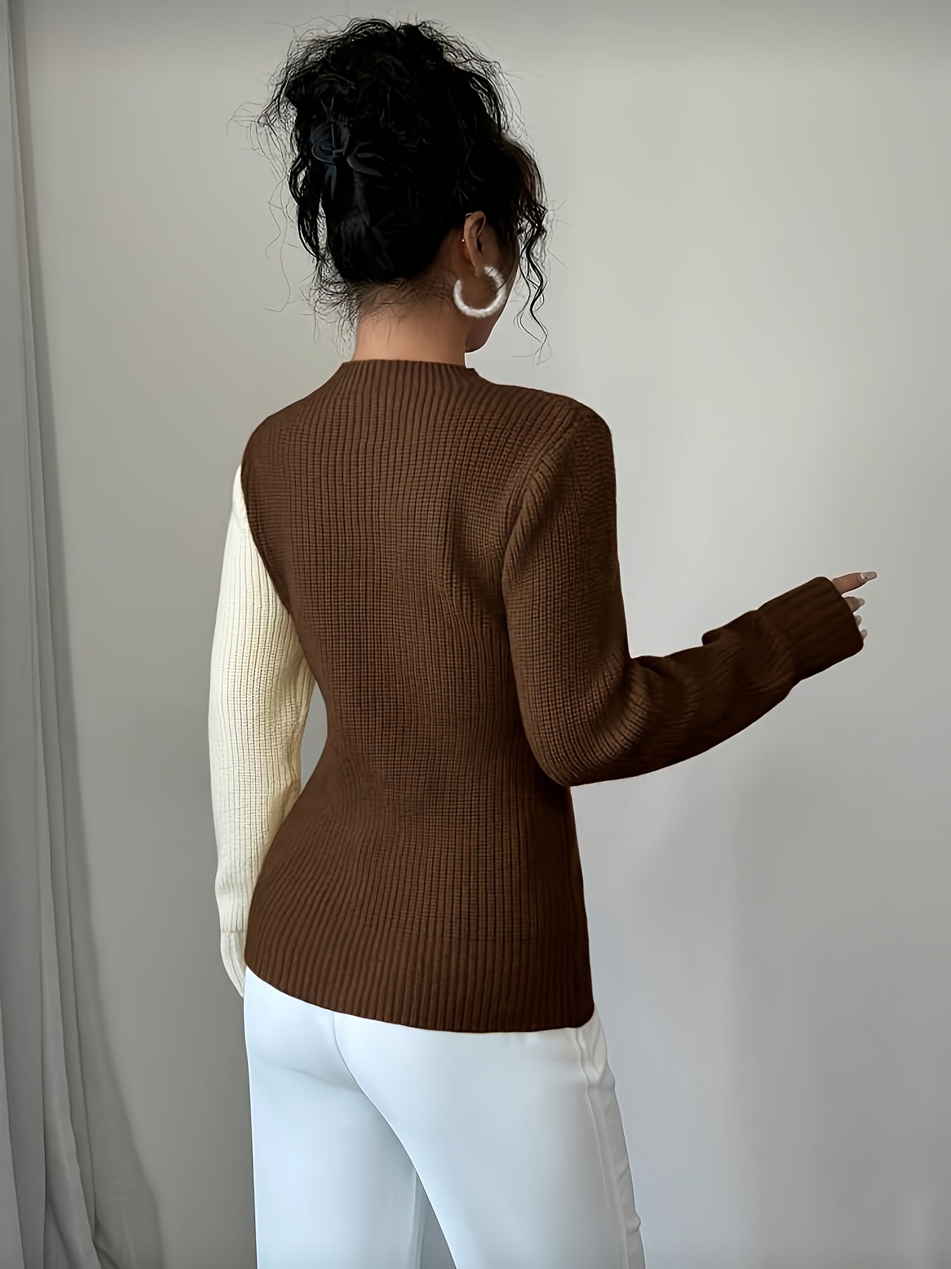 Women’s knitted pullover with heart pattern, crew neck, ribbed knit, long sleeves