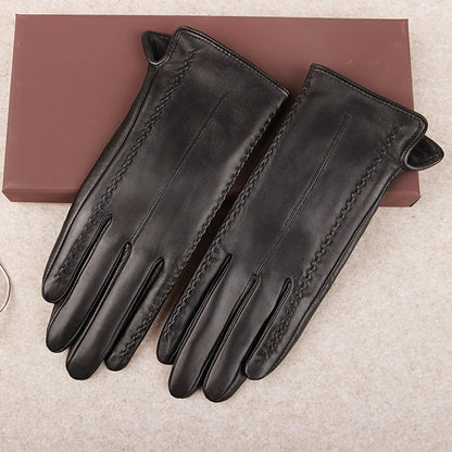 Schwarze Handschuhe mit Ziernähten, warm gefüttert