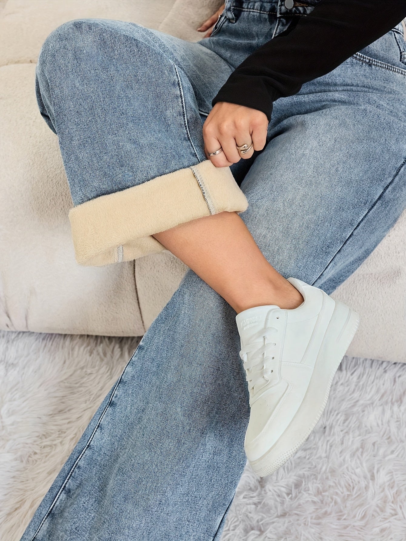Women's wide-leg jeans with teddy lining, light blue