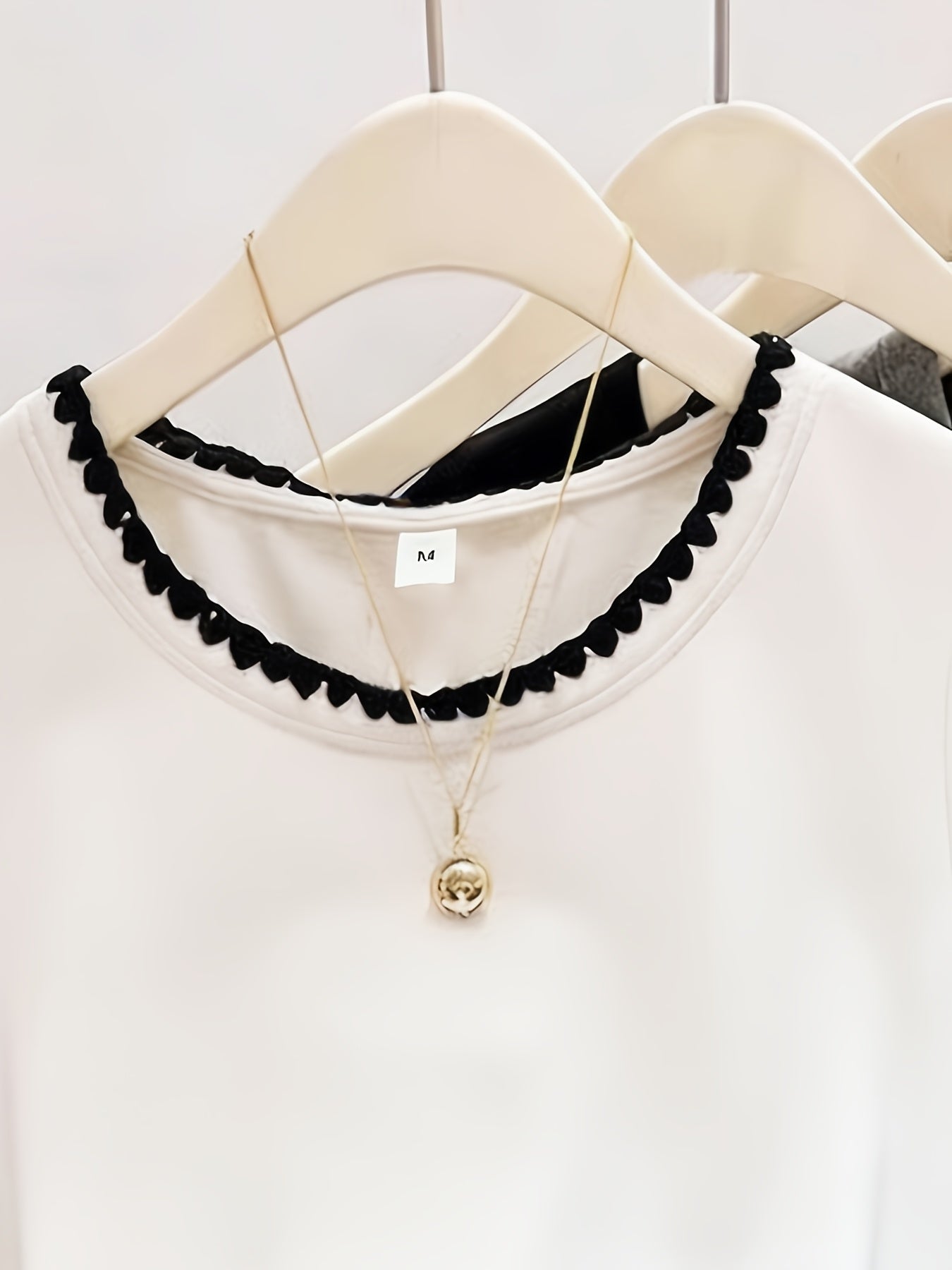 Women's blouse with wave hem and elegant round neckline – stylish casual and office wear