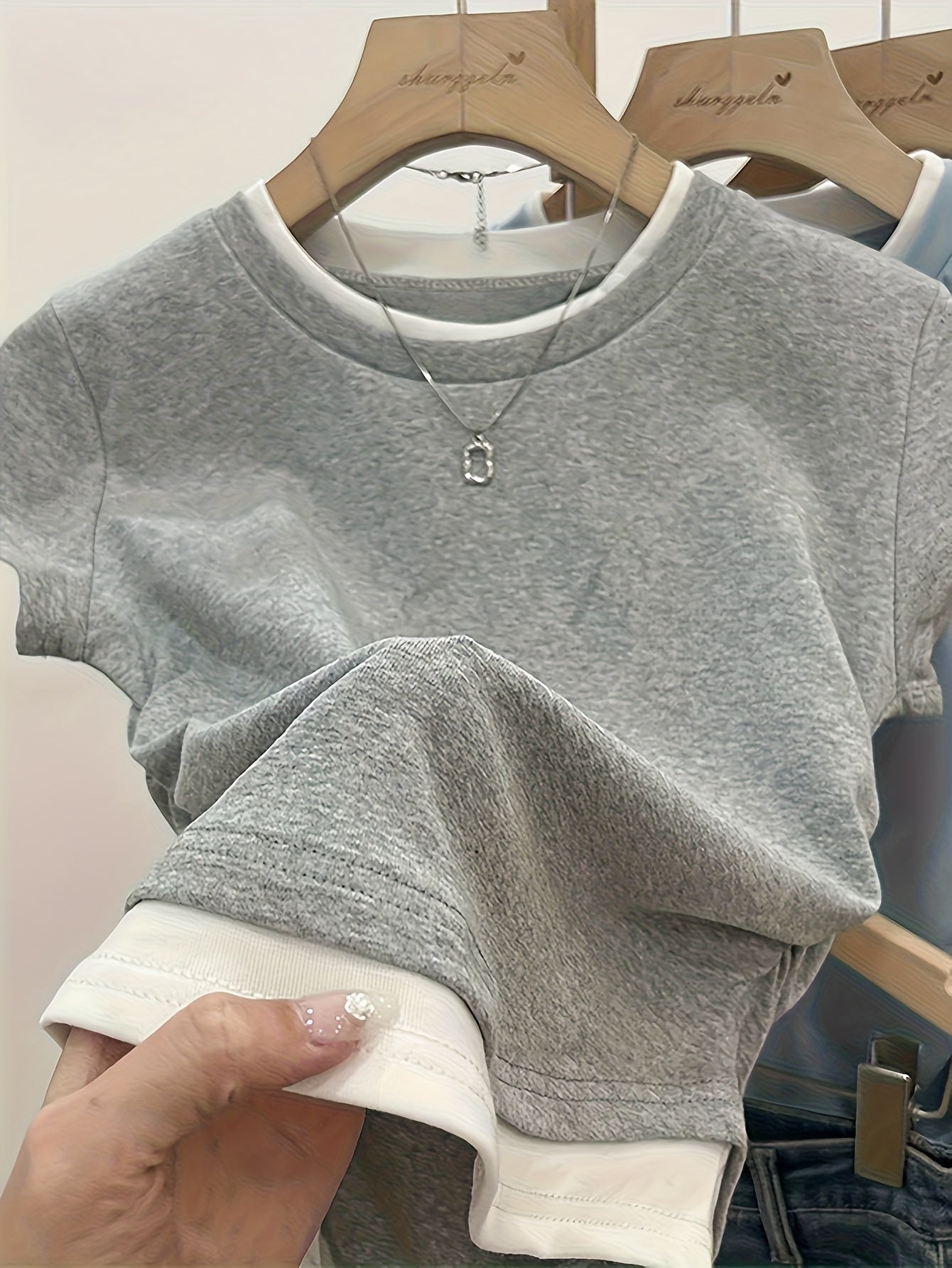 Damen Modernes Kurzarm Shirt mit Layer-Look und Minimalistischem Stil – Perfekt für Freizeit & Alltag