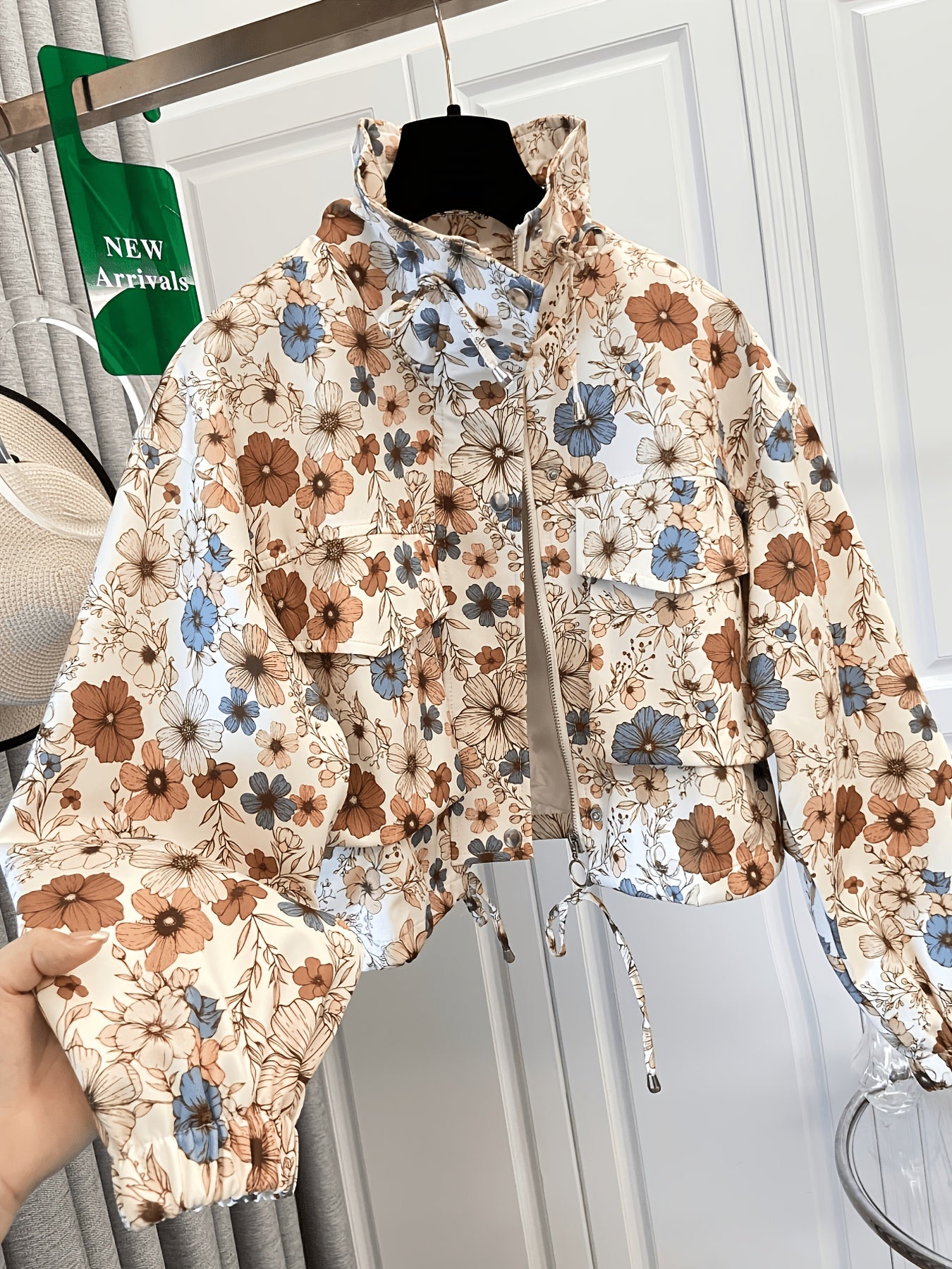Women’s short jacket with stand-up collar and patterned print