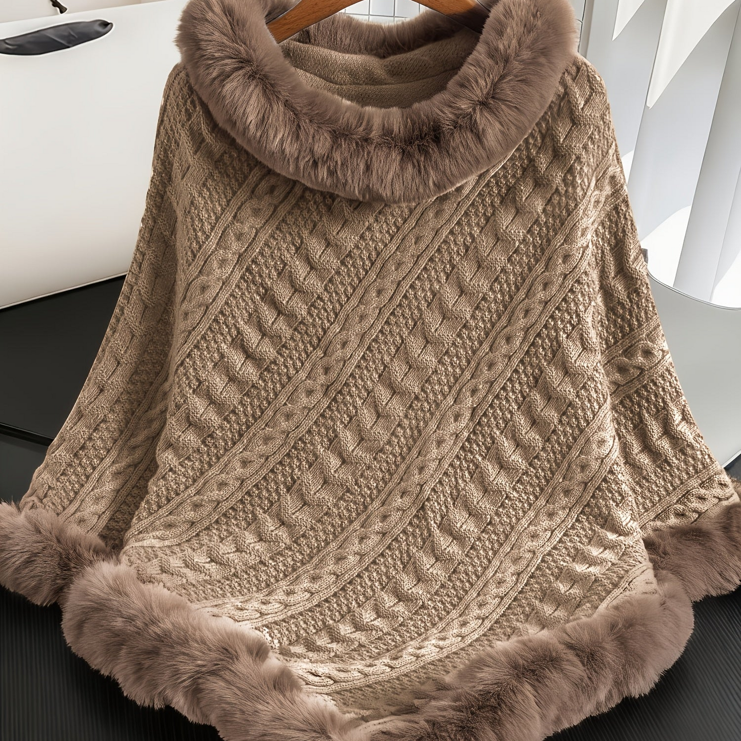 Poncho Damen Strick Zopfmuster mit Kunstpelzbesatz Marineblau