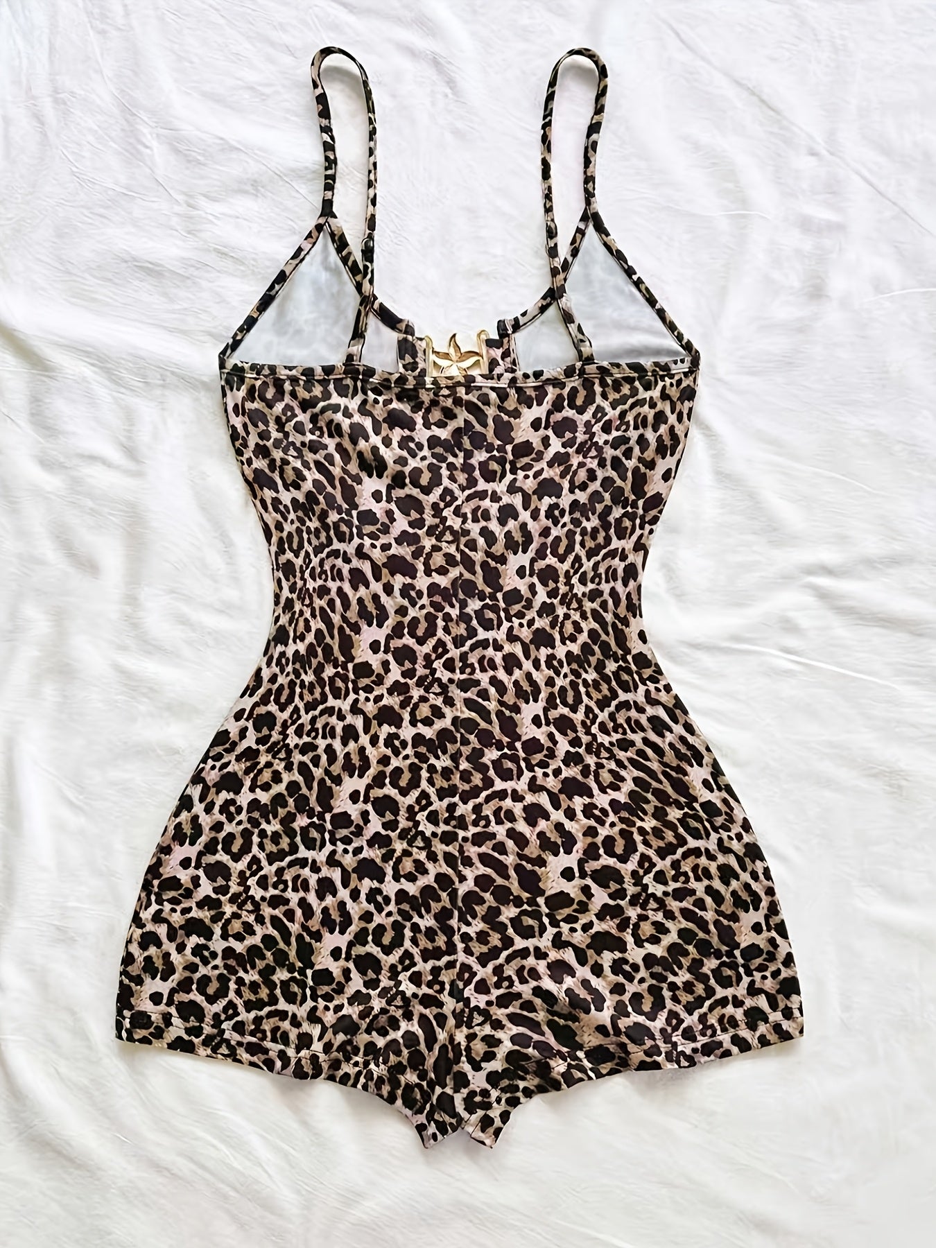 Women's jumpsuit one-piece with leopard print and cut-out – trendy summer outfit for vacation & beach