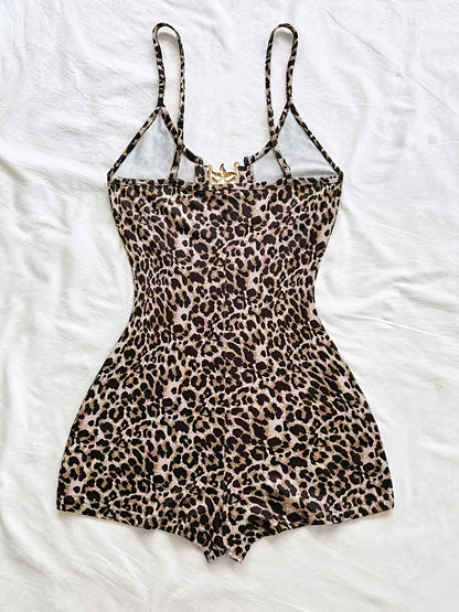Women's jumpsuit one-piece with leopard print and cut-out – trendy summer outfit for vacation & beach