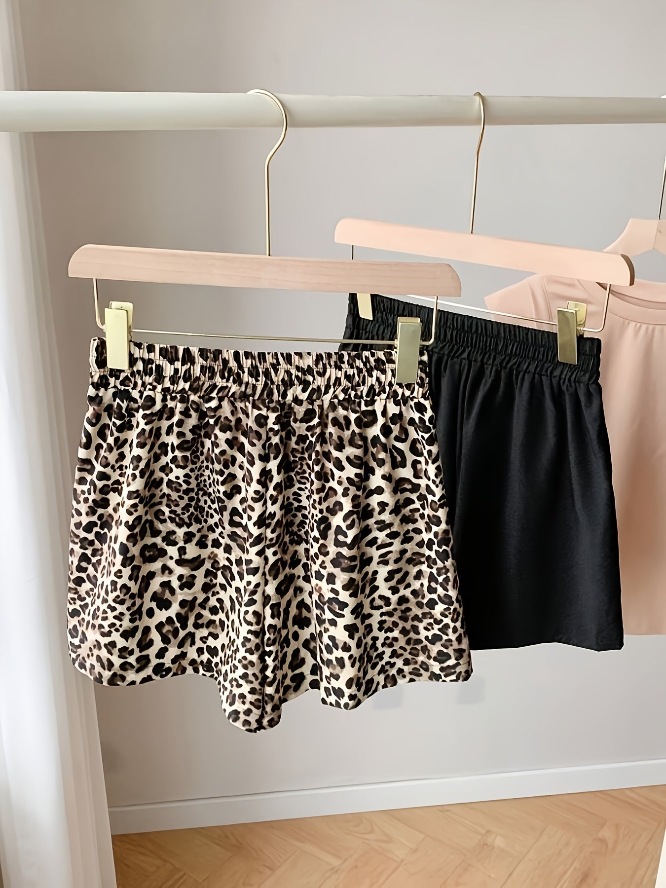Women's shorts set in casual style – ideal for everyday wear and leisure