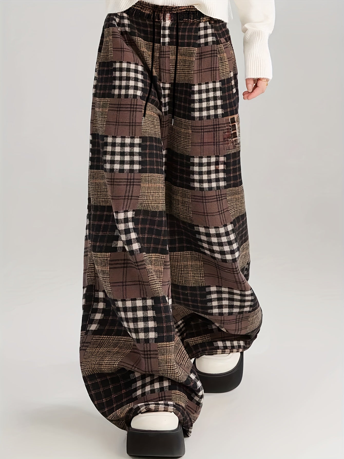 Weite Patchwork-Hose mit Karomuster und Innenfutter