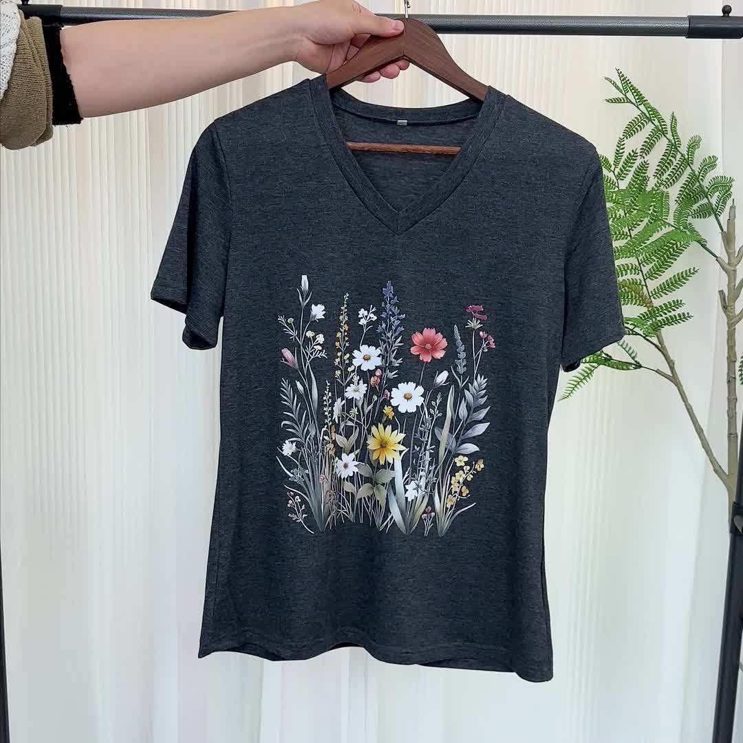 Damen V-Ausschnitt T-Shirt mit Blumenmuster – Lässiger Sommerstyle für Alltag & Freizeit