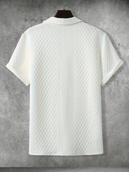 Men's short-sleeve shirt with textured pattern and notch collar – modern casual shirt for stylish occasions
