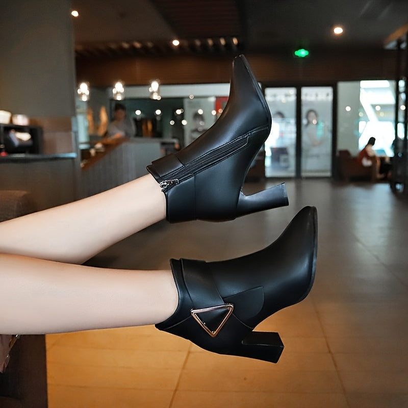 Damen Stiefelette mit Blockabsatz, spitzer Zehenpartie und seitlicher Schnalle