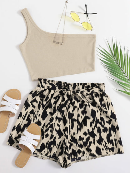 Damen Zweiteiler Set mit One-Shoulder Top und Animal Print Shorts – Elegantes Sommer Outfit
