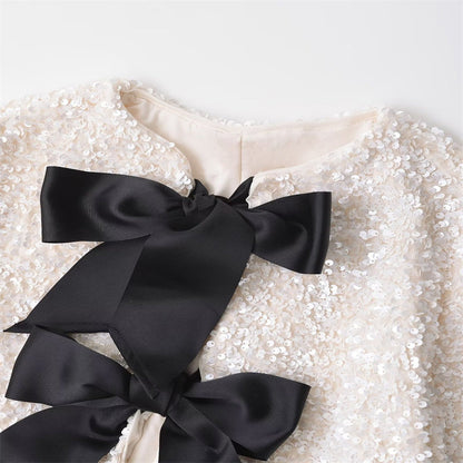 Amelia – Versatile short jacket with bow decoration and sequins