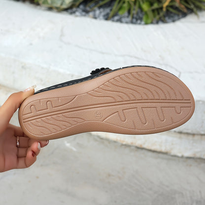 Women's Casual Thong Sandals with Flower Applique for Everyday and Leisure