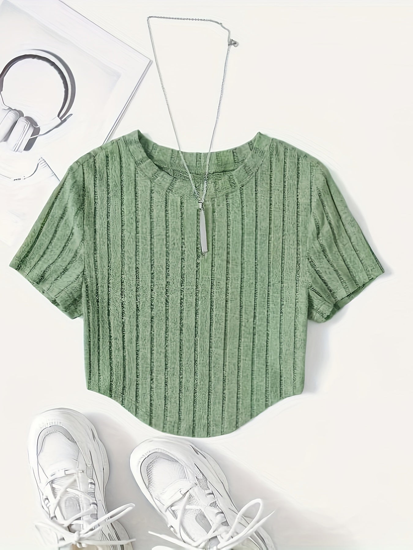 Women's Short-Sleeve Crop Top in Casual Style with Crew Neck – Perfect for Everyday and Leisure