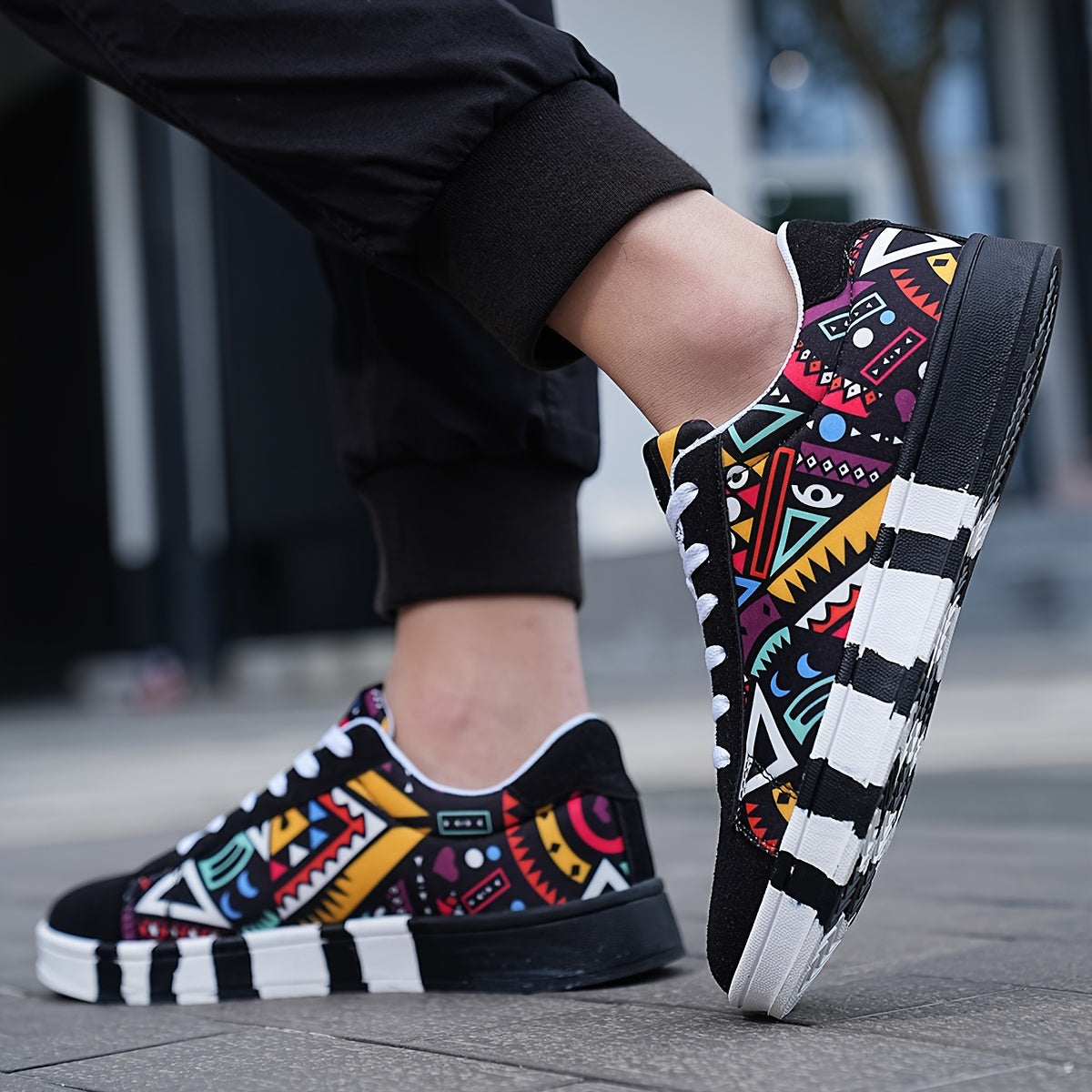 Men's sneakers with colorful geometric pattern – street style casual shoes for outdoor and everyday use
