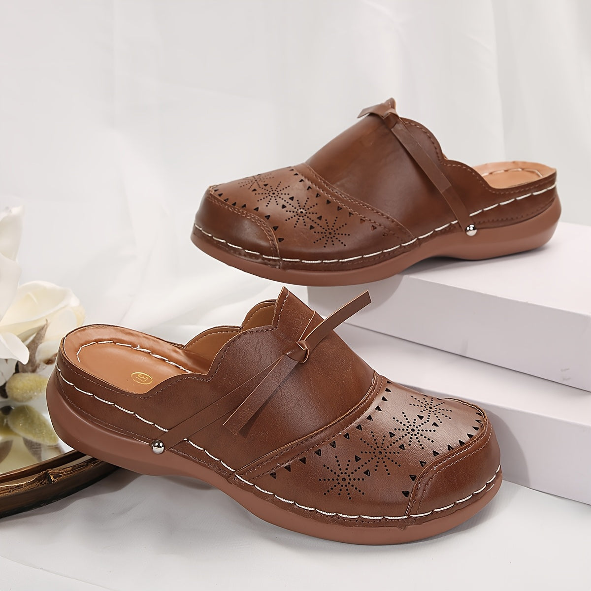 Women's Vintage Slide Sandals with Perforated Pattern and Platform Heel – Comfortable Slip-On Shoes for Everyday and Leisure