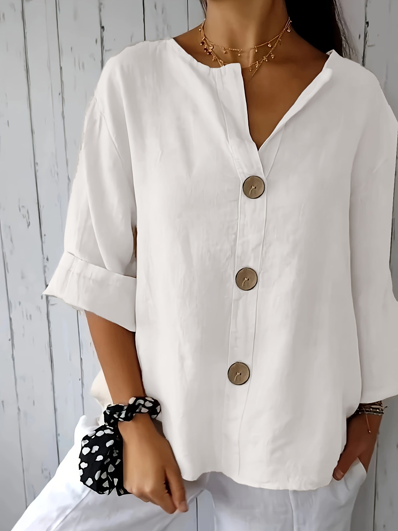 Women's blouse with large buttons and loose fit – everyday & office, casual style