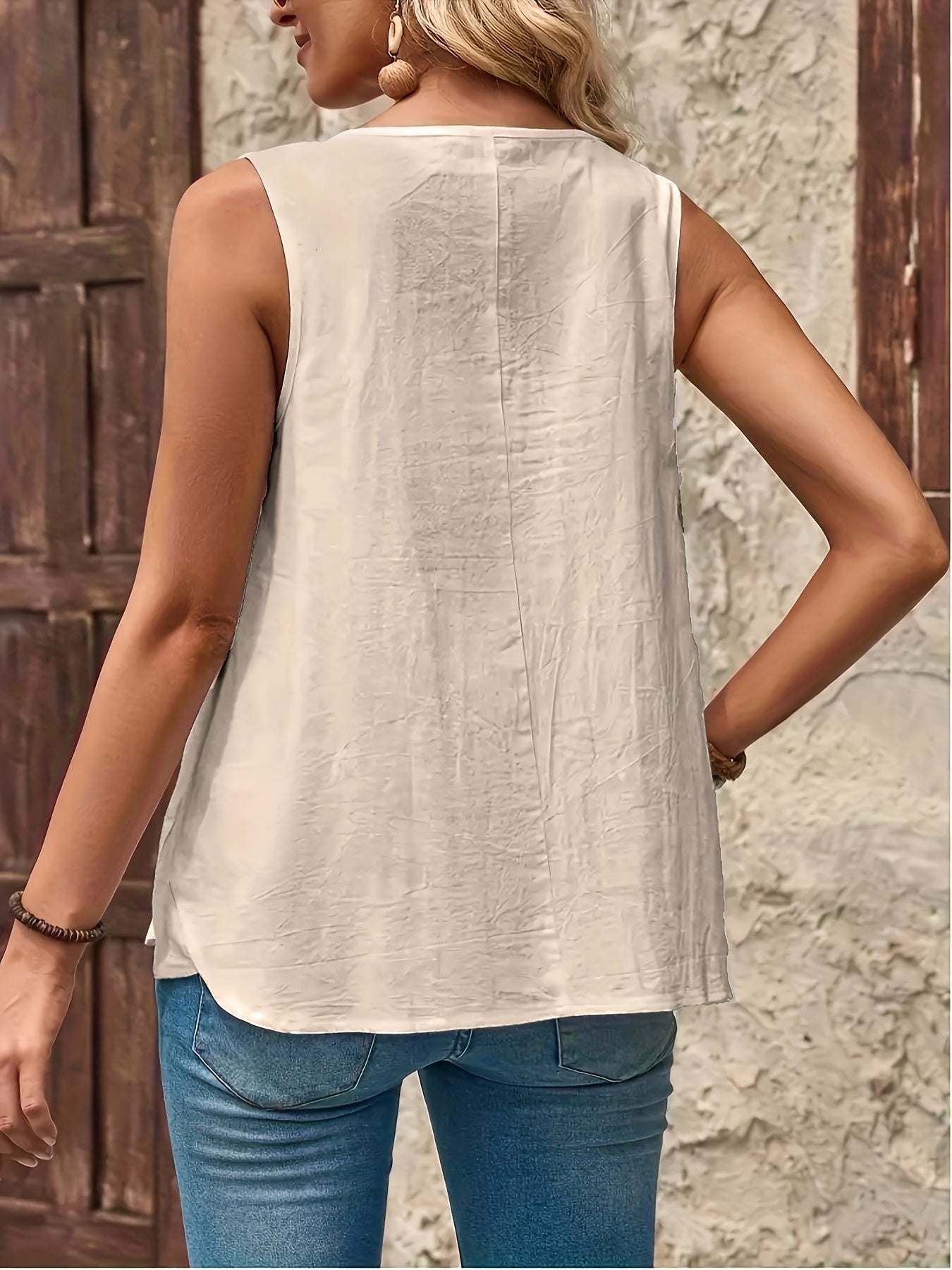 Women's Casual Sleeveless Henley Top with Button Placket – Relaxed Summer Fashion