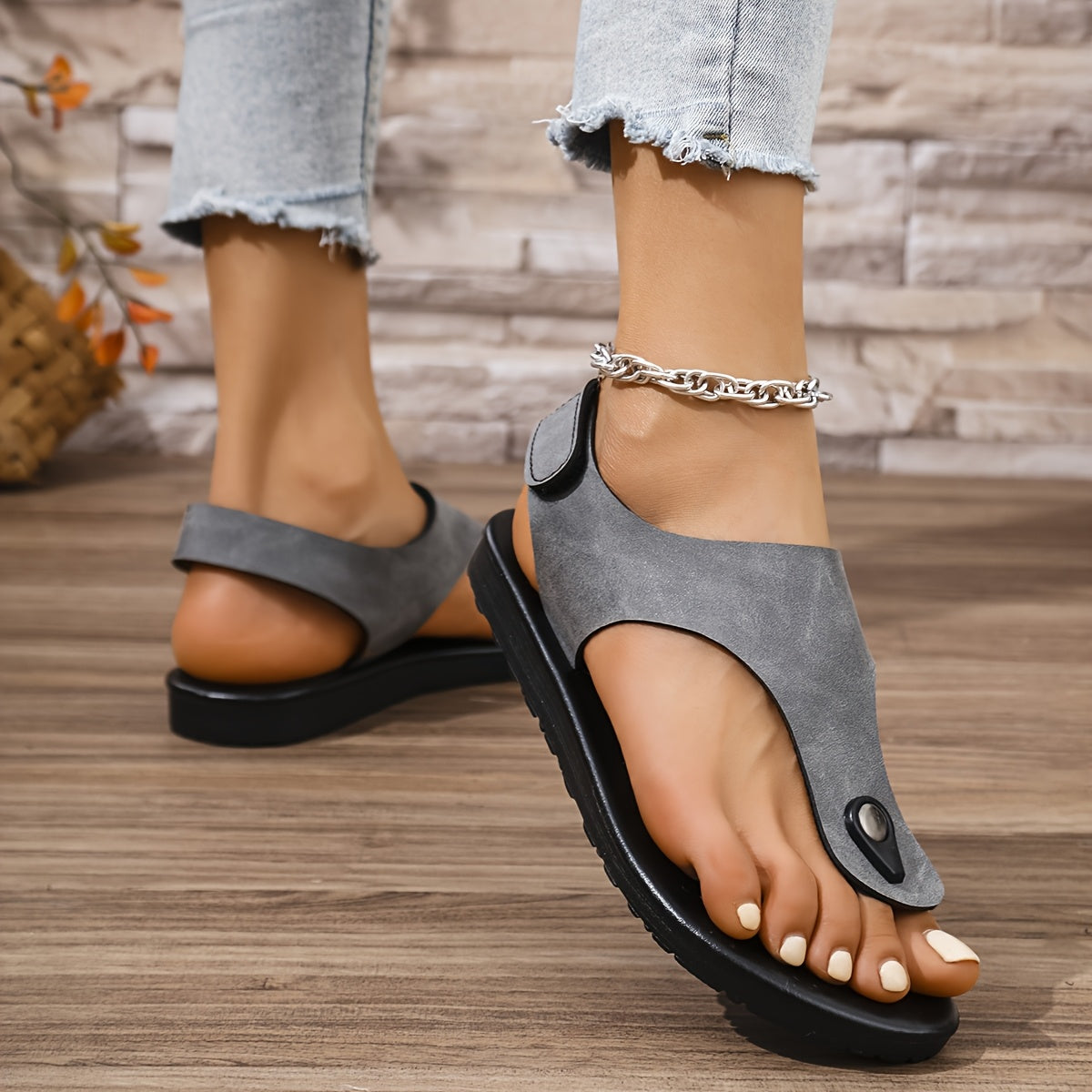 Women's Toe-Post Sandals Modern Design Comfortable for Everyday and Leisure