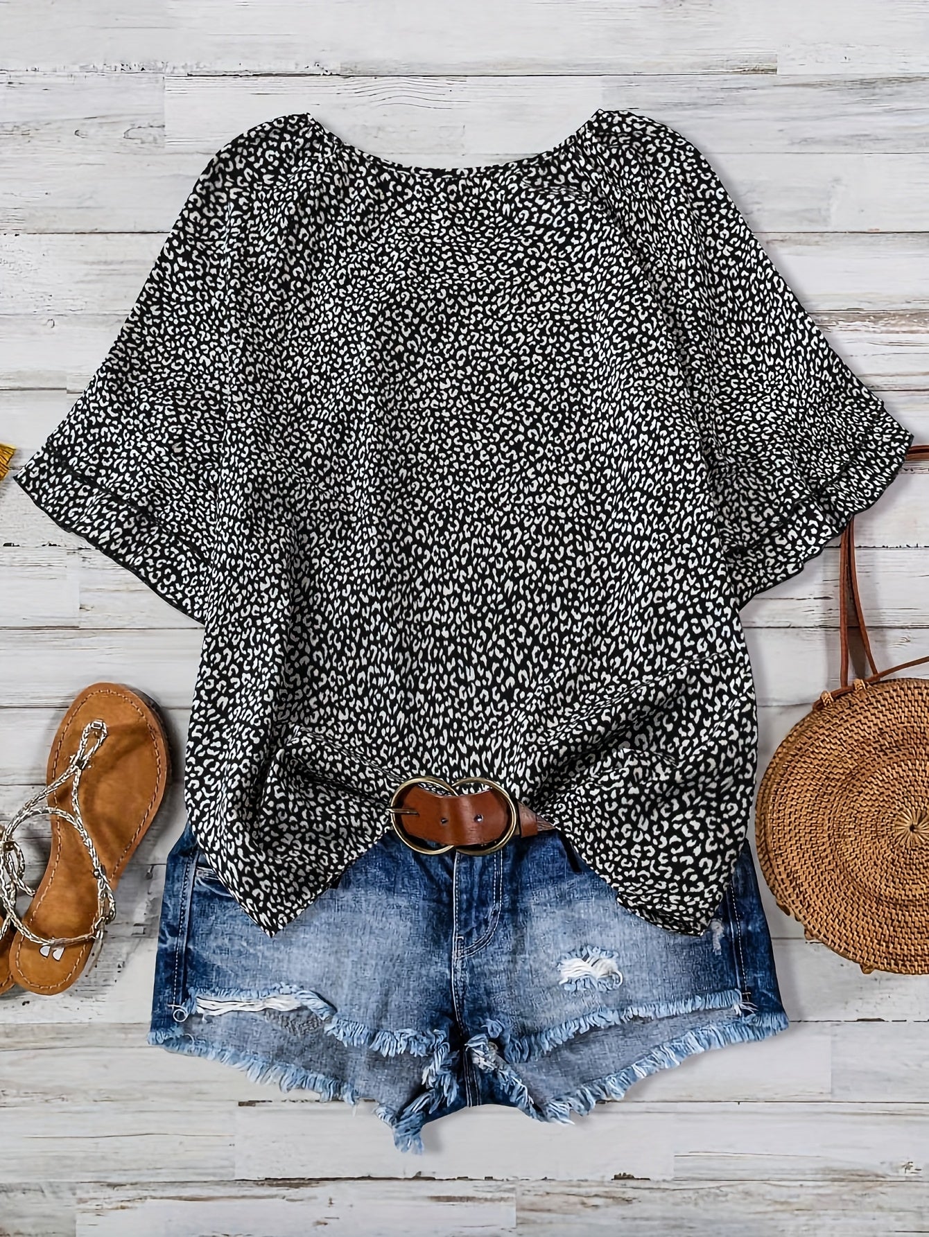 Damen Sommer Freizeitset mit Leopardenmuster – Lässiges Oberteil, Jeansshorts und Accessoires, ideal für Urlaub und Alltag