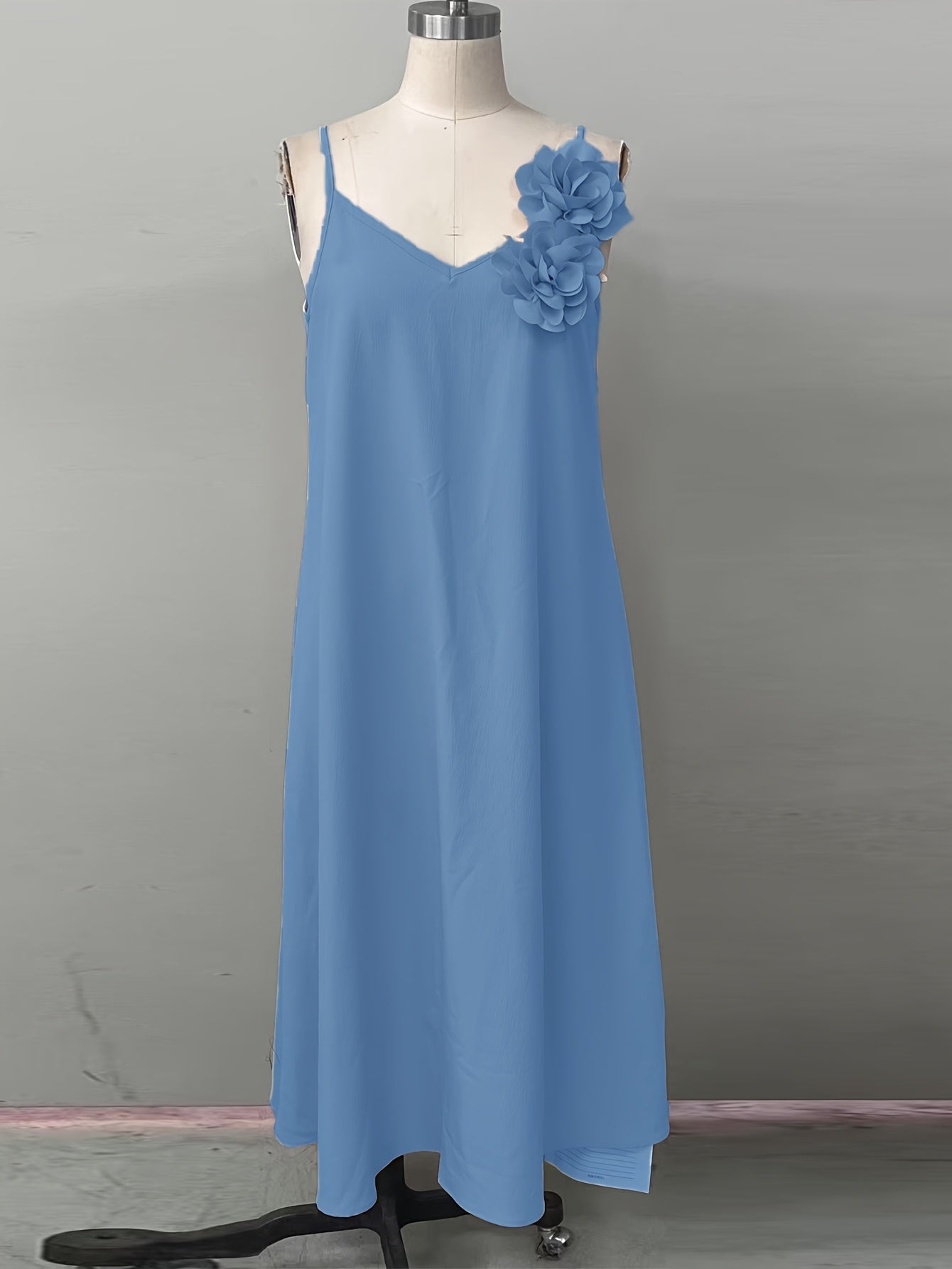 Women's Elegant Maxi Dress with V-Neck and Floral Applique – Perfect for Summer Parties and Garden Gatherings