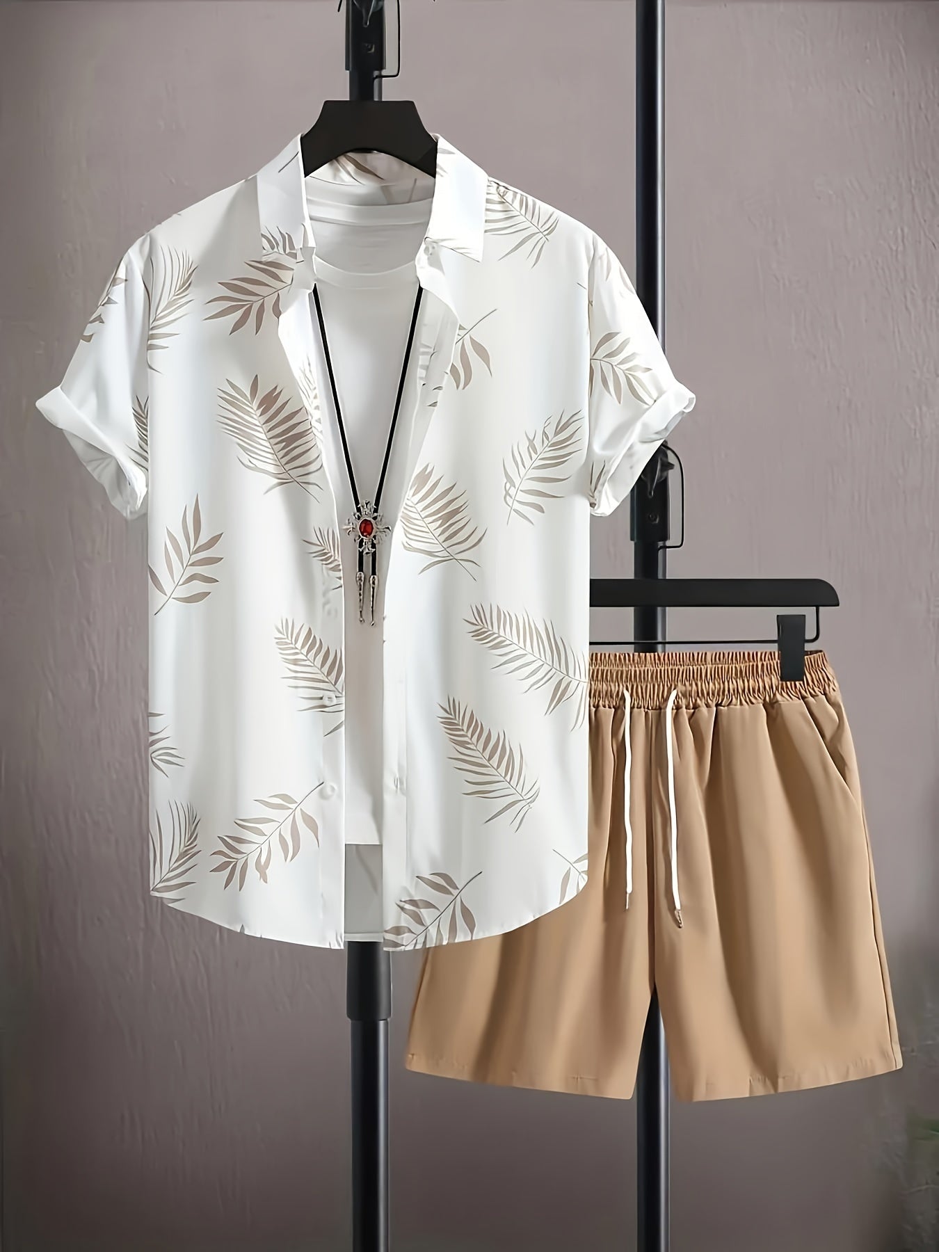 Men's Summer Casual Set – Tropical Short-Sleeve Shirt and Shorts – Fashionable Look for Vacation and Leisure