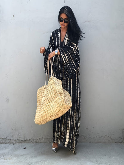 Women's maxi kimono with graphic pattern – Elegant vacation cover-up in boho style