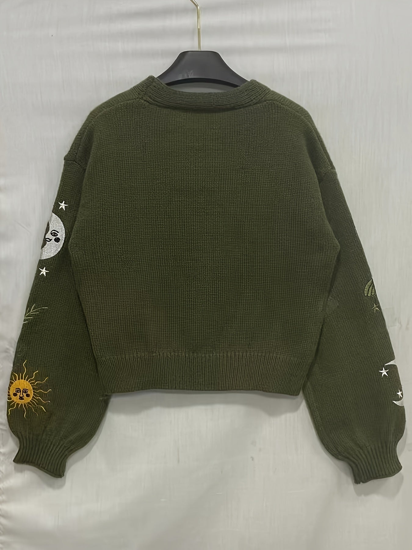 Cardigan Strickjacke mit Sonnen-, Mond- & Mottenstickerei