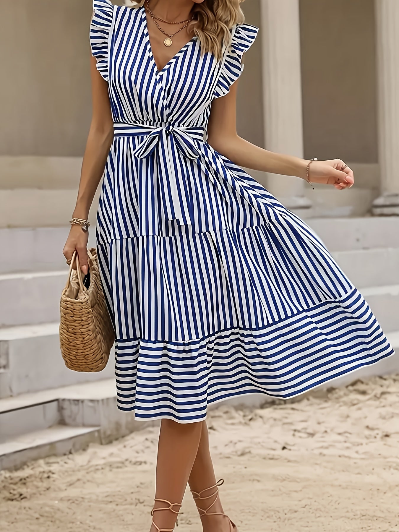 Damen Sommerkleid Elegant mit Streifen und Volants – Freizeit- & Strandmode