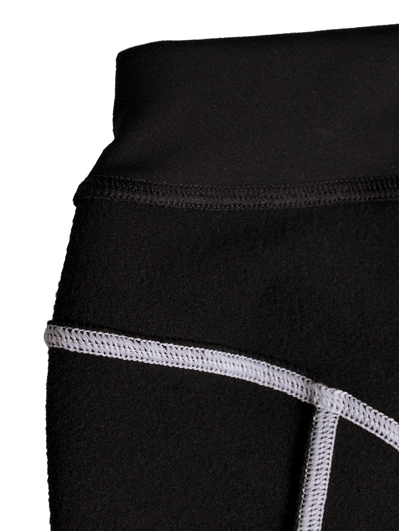 Black leggings with contrasting stitching, high waist