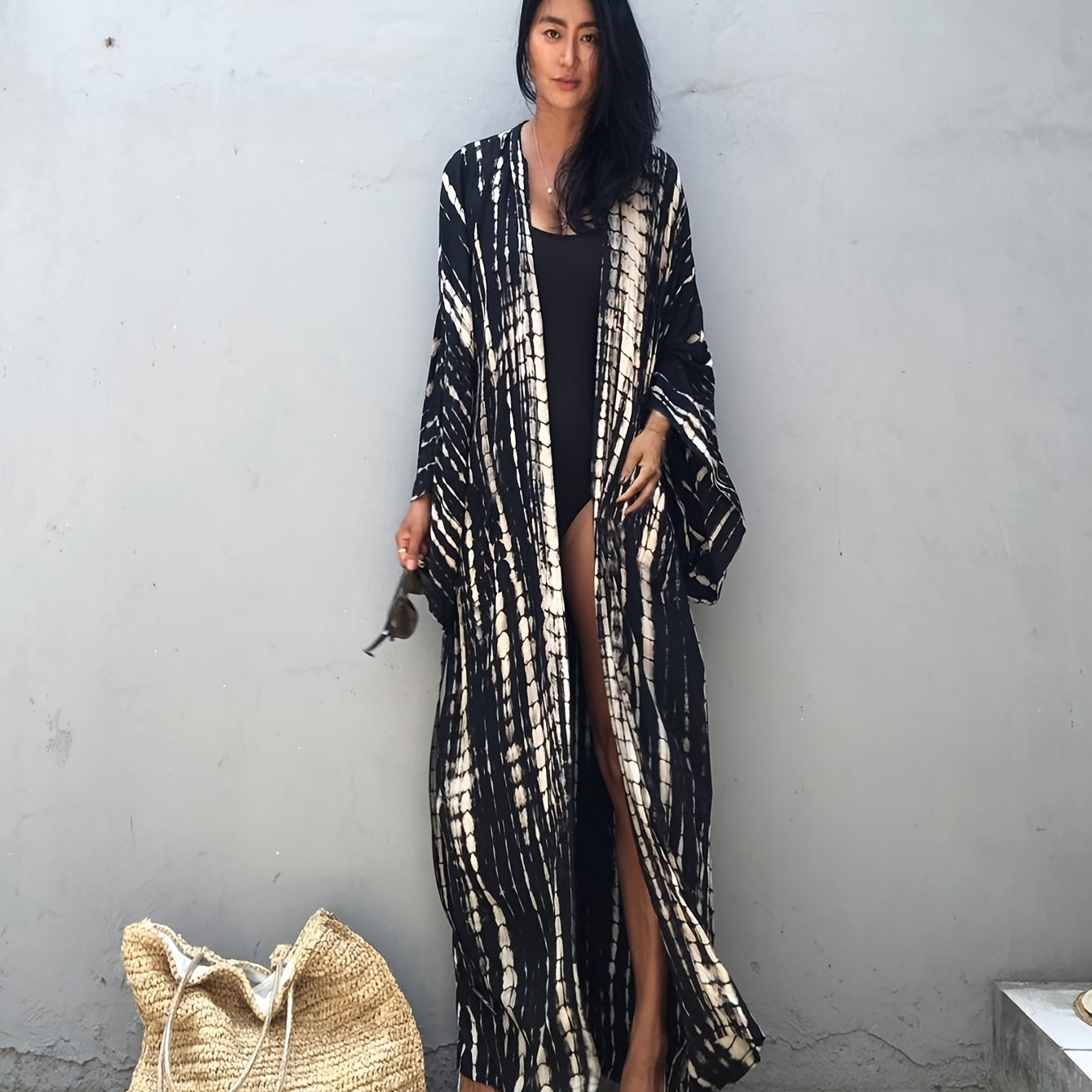 Women's maxi kimono with graphic pattern – Elegant vacation cover-up in boho style