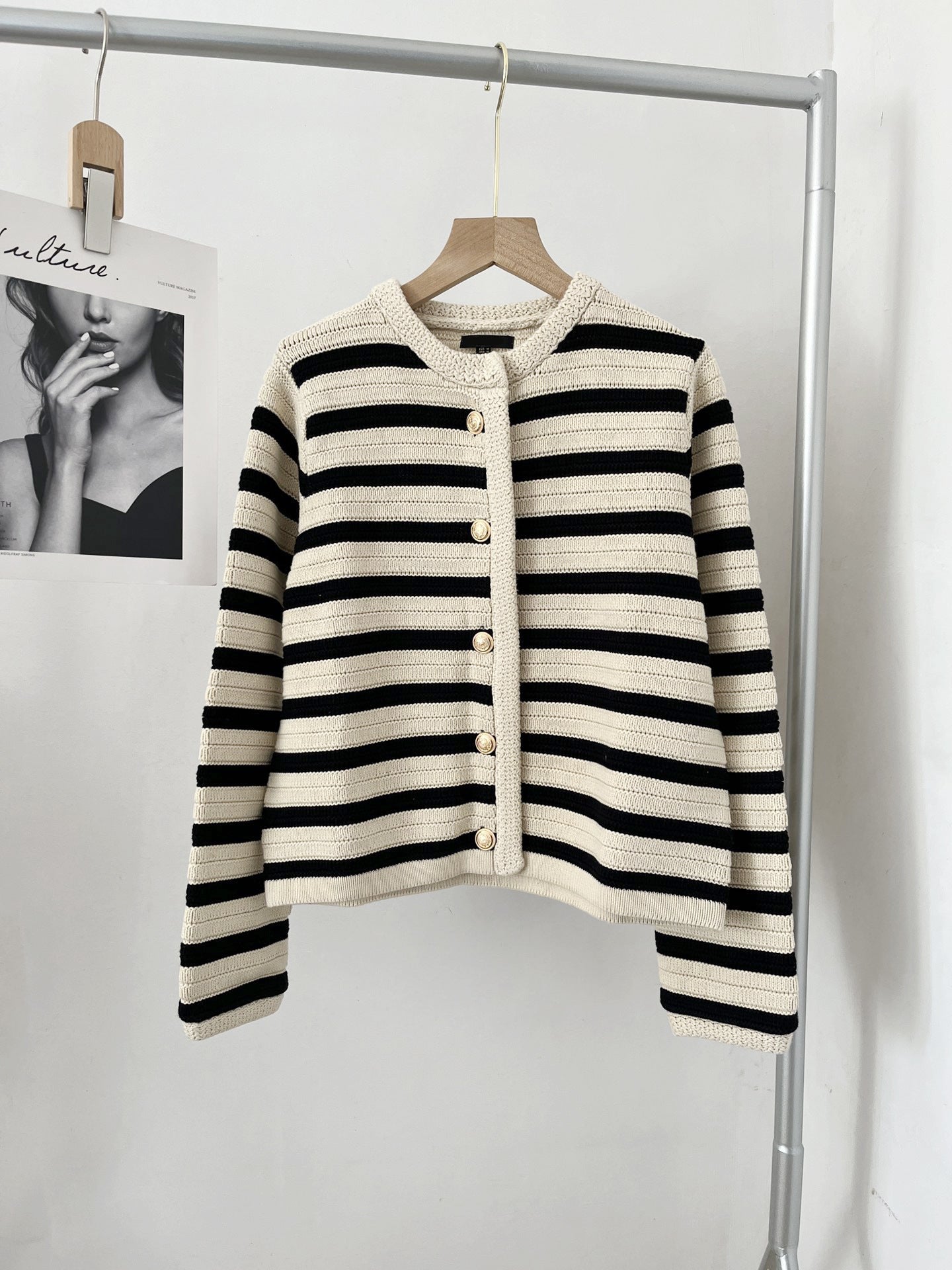 Jacqueline – Schlanker Damenstrick-Cardigan mit Streifen