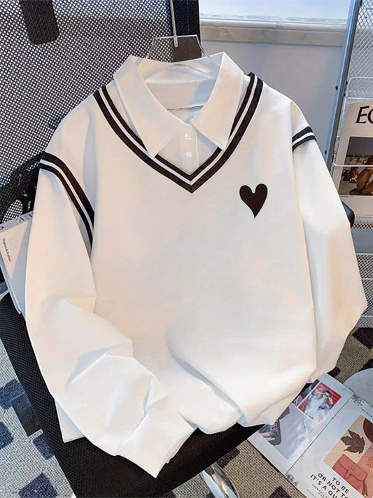 Weißer Pullover mit V-Ausschnitt, Streifen und Herz-Detail